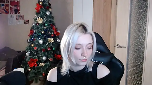 SophiaLur online show from 01.06.26