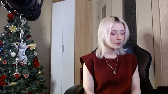 SophiaLur online show from 01.12.26