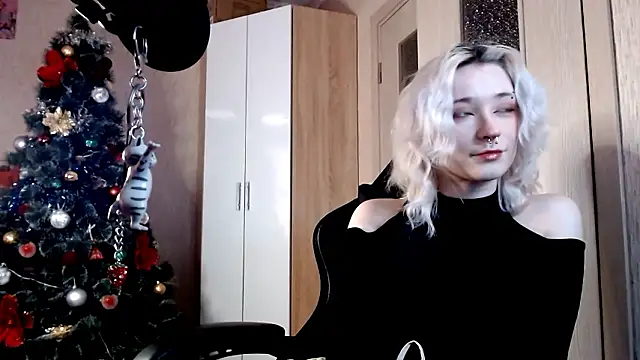 SophiaLur online show from 01.18.26