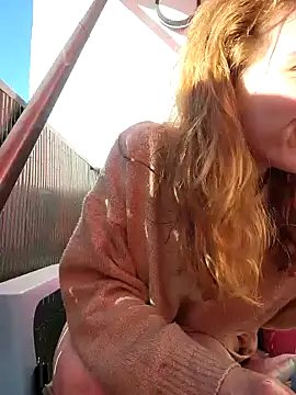 Snapshot of Mimakario chatting on 11.18.25 Mimakario online show from 11.18.25