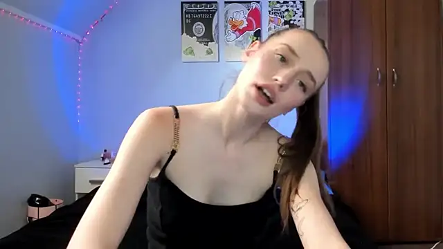 tinyglow online show from 01.12.26