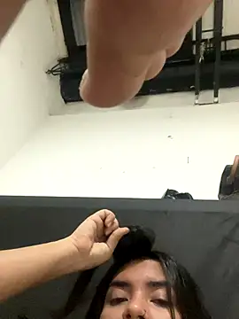 Snapshot of lizmy chatting on 11.23.25 lizmy online show from 11.23.25