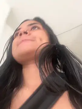 Snapshot of lizmy chatting on 12.01.25 lizmy online show from 12.01.25