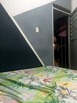 Snapshot of lizmy chatting on 12.03.25 lizmy online show from 12.03.25