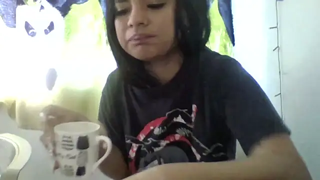 Snapshot of lizmy chatting on 12.17.25 lizmy online show from 12.17.25