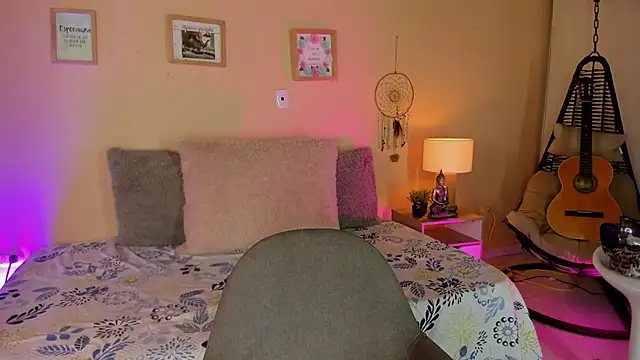 Snapshot of aghata_jackson_ chatting on 11.18.25 aghata jackson online show from 11.18.25