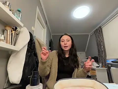 Snapshot of Lockig chatting on 11.26.25 Lockig online show from 11.26.25