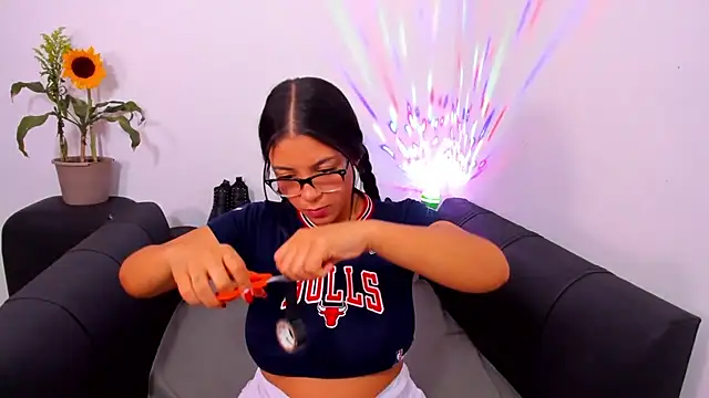 evelisse  online show from 12.22.25