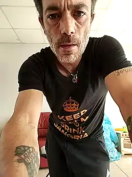 Snapshot of platone09 chatting on 04.17.26 platone09 online show from 04.17.26
