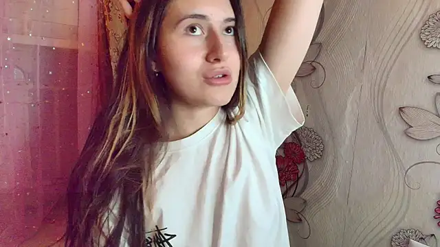 Snapshot of KristinaScott chatting on 11.30.25 KristinaScott online show from 11.30.25