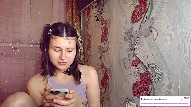 Snapshot of KristinaScott chatting on 12.04.25 KristinaScott online show from 12.04.25