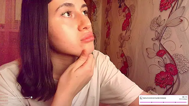 Snapshot of KristinaScott chatting on 12.15.25 KristinaScott online show from 12.15.25