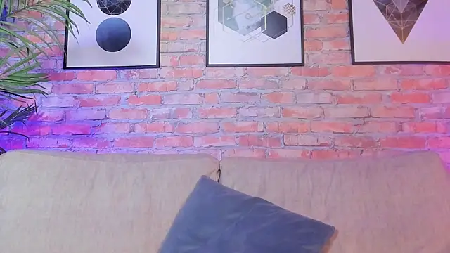 Snapshot of Chris_Varden chatting on 12.17.25 Chris Varden online show from 12.17.25