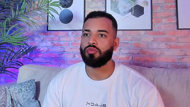 Snapshot of Chris_Varden chatting on 12.18.25 Chris Varden online show from 12.18.25