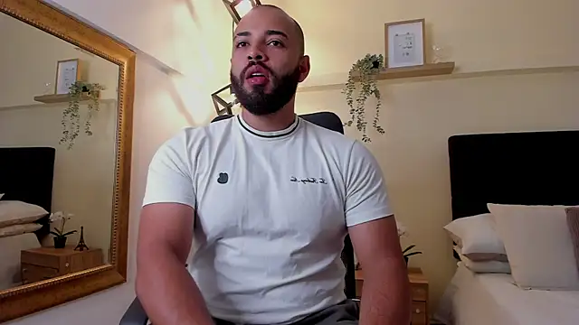 Snapshot of Chris_Varden chatting on 05.21.26 Chris Varden online show from 05.21.26