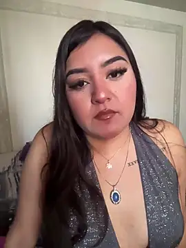 Snapshot of love_queen02 chatting on 11.18.25 love queen02 online show from 11.18.25