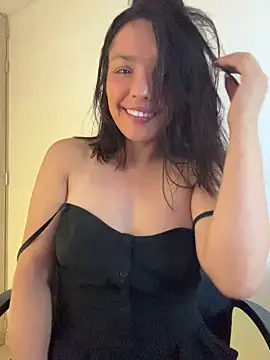 Snapshot of LaraDanverss chatting on 06.22.26 LaraDanverss online show from 06.22.26