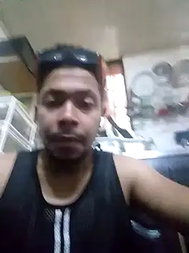 Snapshot of louishotlatinboy chatting on 11.17.25 louishotlatinboy online show from 11.17.25