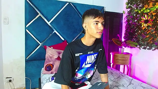 JamesConnor001 online show from 11.17.25