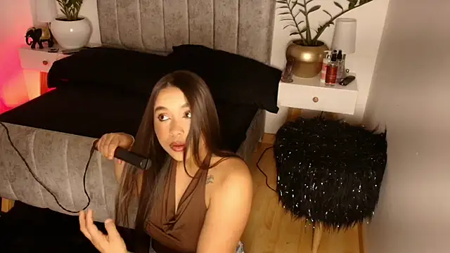 Snapshot of Lucy_Carson chatting on 11.16.25 Lucy Carson online show from 11.16.25