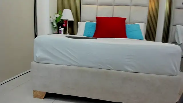 Katia Young online show from 11.16.25