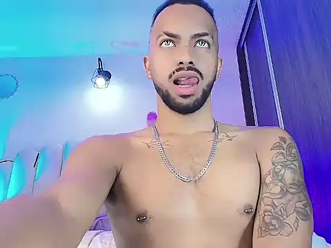 Snapshot of KMichelle1 chatting on 11.17.25 KMichelle1 online show from 11.17.25