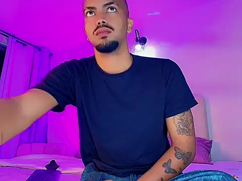 Snapshot of KMichelle1 chatting on 12.02.25 KMichelle1 online show from 12.02.25