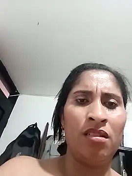 Snapshot of CarolinaNavas33 chatting on 11.29.25 CarolinaNavas33 online show from 11.29.25