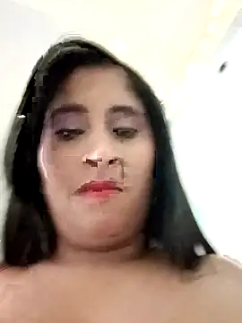 Snapshot of CarolinaNavas33 chatting on 12.18.25 CarolinaNavas33 online show from 12.18.25