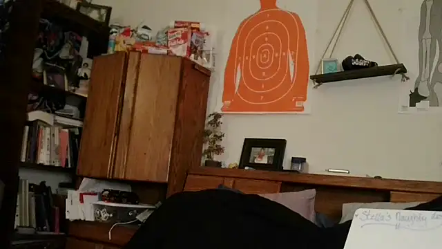 Snapshot of stellakobra chatting on 12.15.25 stellakobra online show from 12.15.25