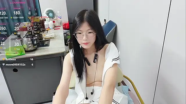 Snapshot of xlin-baby chatting on 04.27.26 xlin-baby online show from 04.27.26