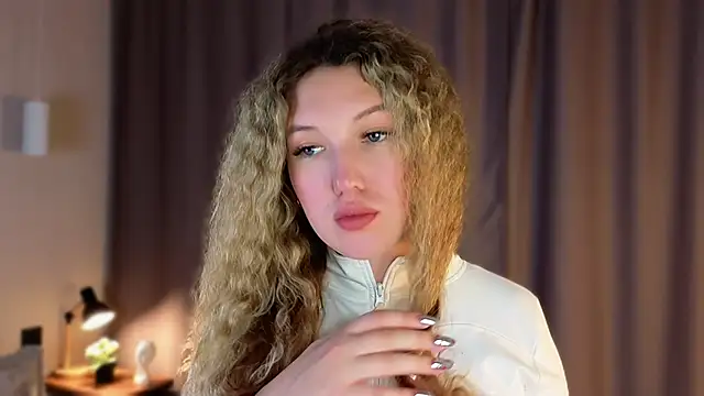 Snapshot of SueHolt chatting on 11.18.25 SueHolt online show from 11.18.25