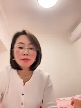 Snapshot of xiaoling2358 chatting on 12.04.25 xiaoling2358 online show from 12.04.25