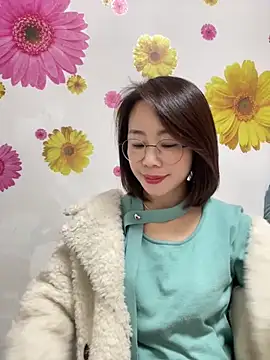 Snapshot of xiaoling2358 chatting on 12.15.25 xiaoling2358 online show from 12.15.25