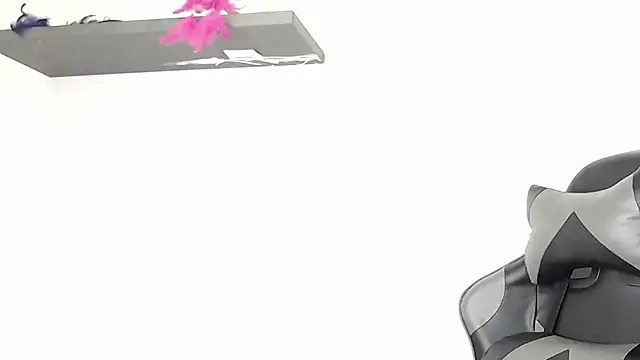 Snapshot of Nina-foxx chatting on 12.16.25 Nina-foxx online show from 12.16.25