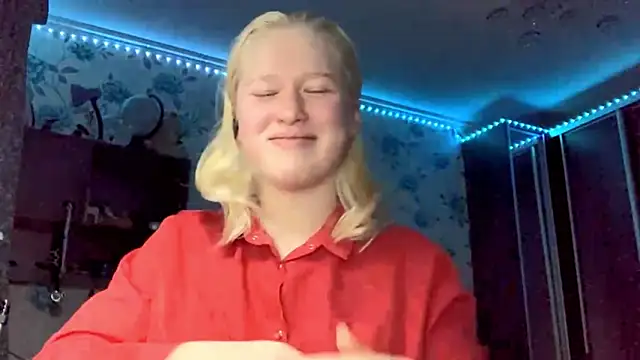 Snapshot of ArissuCuteey chatting on 11.17.25 ArissuCuteey online show from 11.17.25