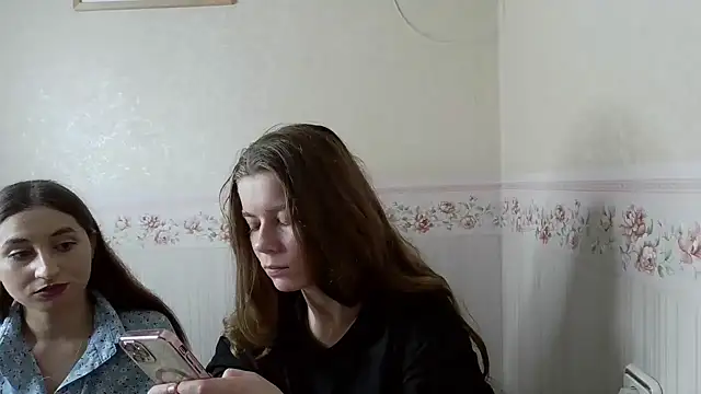 Snapshot of AzumiWenius chatting on 11.17.25 AzumiWenius online show from 11.17.25