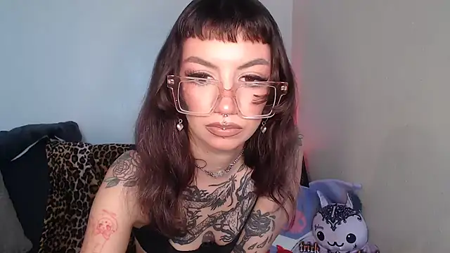 Snapshot of sugarthekitten chatting on 11.15.25 sugarthekitten online show from 11.15.25