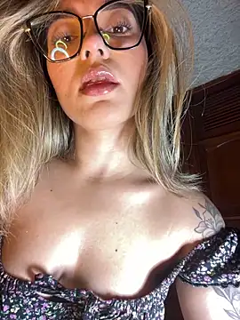 Snapshot of Xxx_Amy chatting on 12.04.25 Xxx Amy online show from 12.04.25