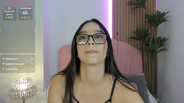 Snapshot of zoe_quinn7 chatting on 12.14.25 zoe quinn7 online show from 12.14.25