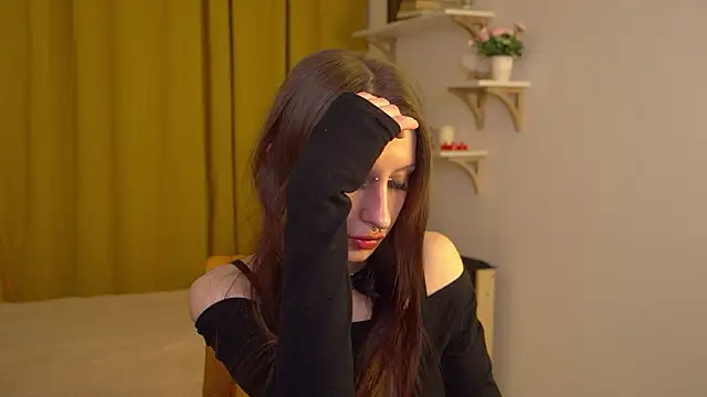 AliceWallflower online show from 02.18.26