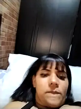 Snapshot of Brunasales chatting on 11.16.25 Brunasales online show from 11.16.25