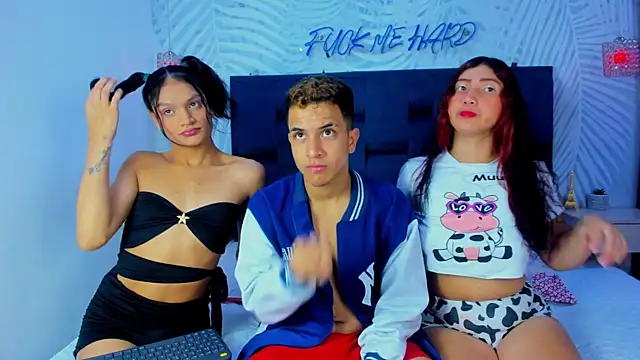 TrioPecadoVIP online show from 12.02.25