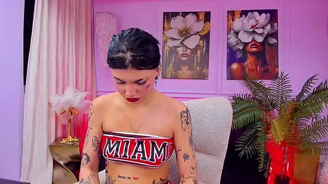 YasminWild online show from 12.04.25