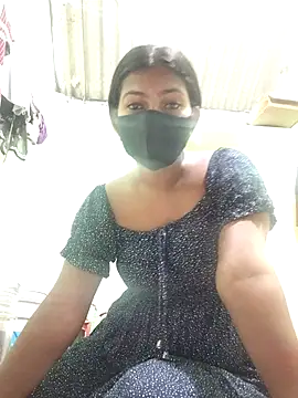 Snapshot of Hot-Pari2 chatting on 11.17.25 Hot-Pari2 online show from 11.17.25