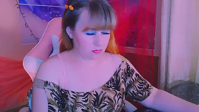 Snapshot of BESTLOLA chatting on 06.19.26 BESTLOLA online show from 06.19.26