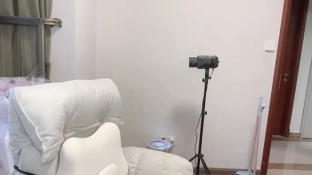 Snapshot of Sep-oo chatting on 11.19.25 Sep-oo online show from 11.19.25