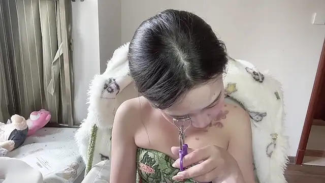 Snapshot of Sep-oo chatting on 12.04.25 Sep-oo online show from 12.04.25