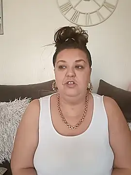 Snapshot of Nova-WiseX chatting on 12.02.25 Nova-WiseX online show from 12.02.25