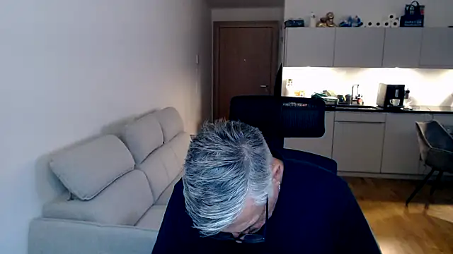 Buidapest online show from 02.14.26